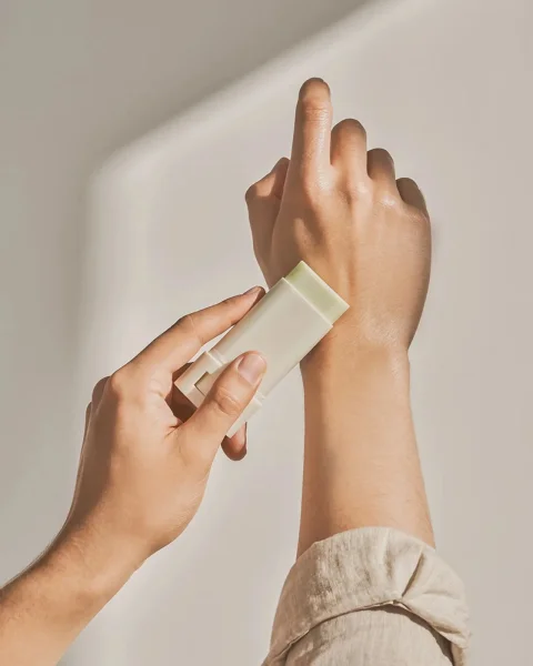 Matte Sun Stick Mugwort + Camelia_2